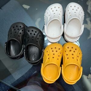 Gently used toddler crocs Size 6c